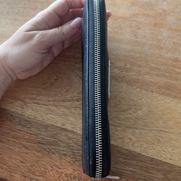 Michael Kors Black Wallet with zipper - Picture 3 of 6